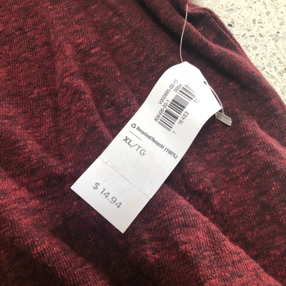 Old Navy Maternity Active Top. - Picture 3 of 5